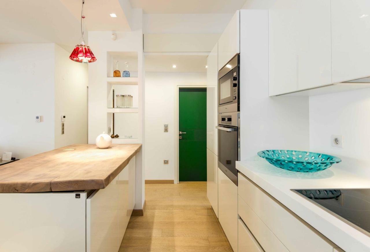 Stylish 3-Bedroom Apartment & Terrace Салоники Экстерьер фото