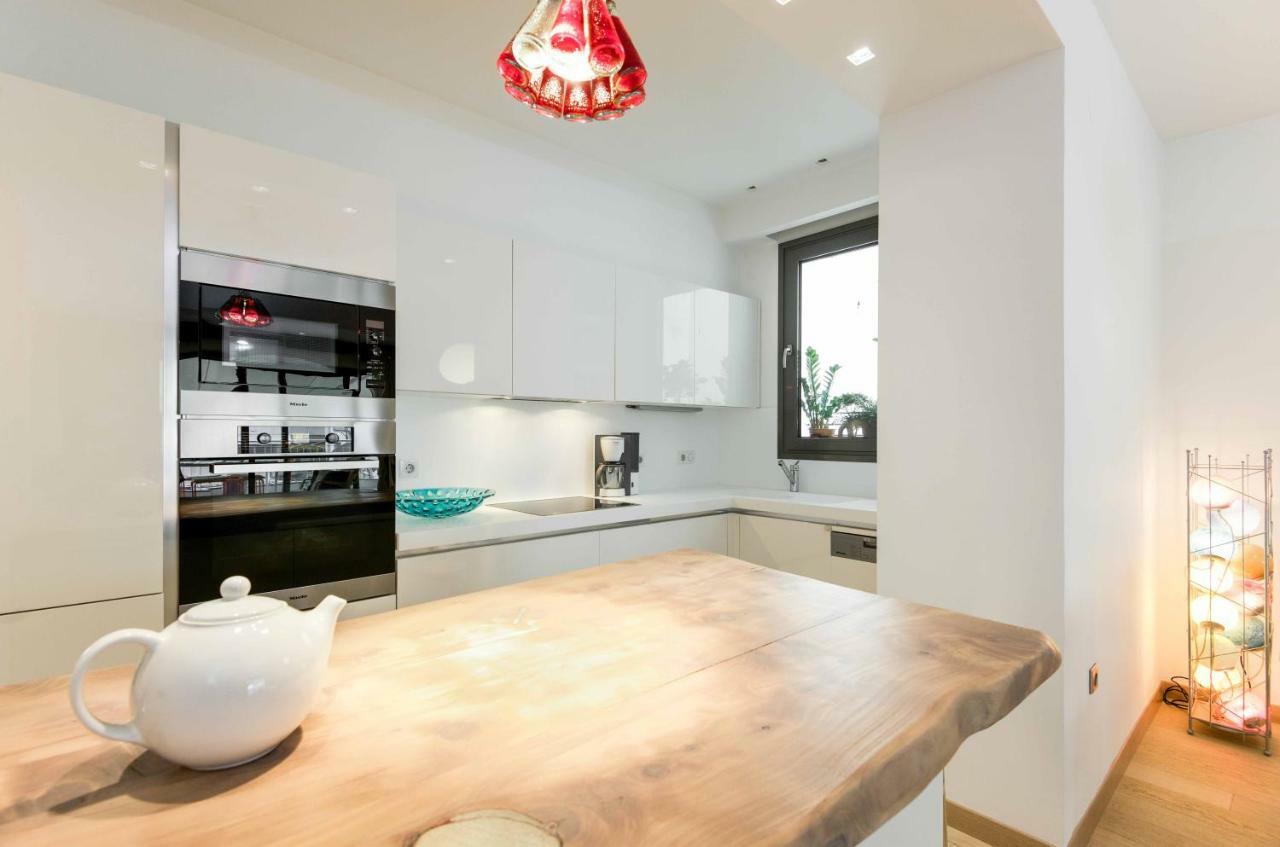 Stylish 3-Bedroom Apartment & Terrace Салоники Экстерьер фото